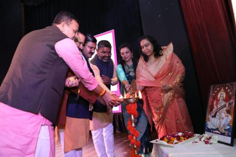 कार्यक्रम का दीपप्रज्वलन